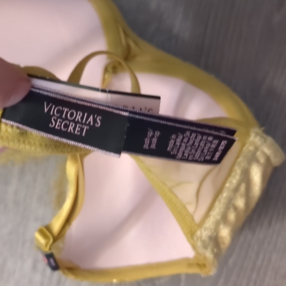 Victoria's secret very sexy push up wired bra size 34B - Picture 4 of 6